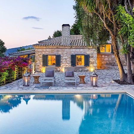 Villa Ioli- Beachfront Luxury Residence イグメニツァ エクステリア 写真