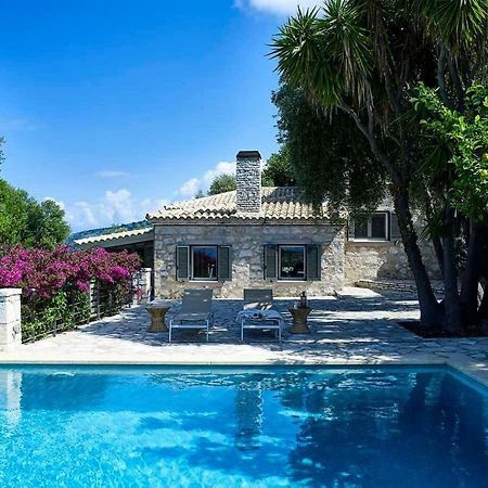 Villa Ioli- Beachfront Luxury Residence イグメニツァ エクステリア 写真