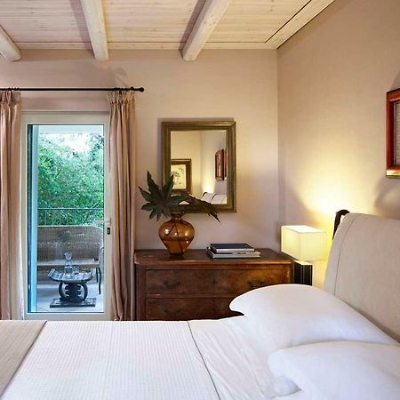 Villa Ioli- Beachfront Luxury Residence イグメニツァ エクステリア 写真