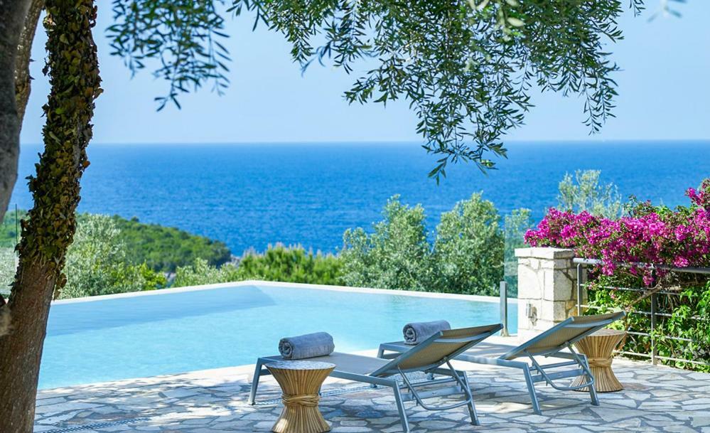 Villa Ioli- Beachfront Luxury Residence イグメニツァ エクステリア 写真