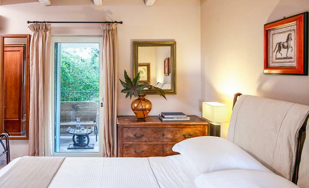 Villa Ioli- Beachfront Luxury Residence イグメニツァ エクステリア 写真