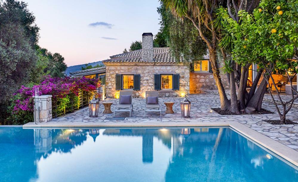 Villa Ioli- Beachfront Luxury Residence イグメニツァ エクステリア 写真