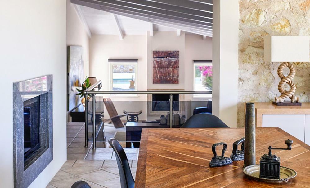 Villa Ioli- Beachfront Luxury Residence イグメニツァ エクステリア 写真