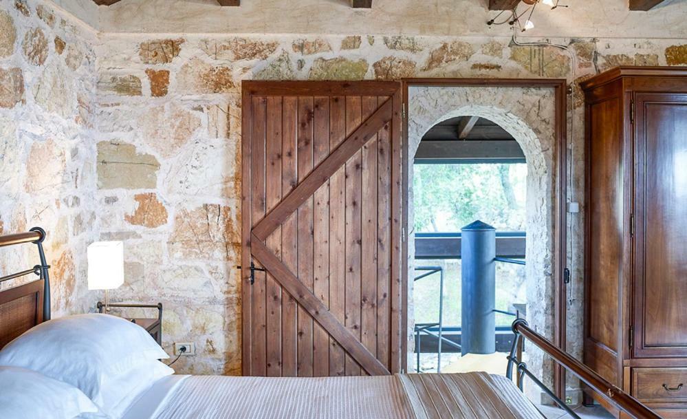 Villa Ioli- Beachfront Luxury Residence イグメニツァ エクステリア 写真
