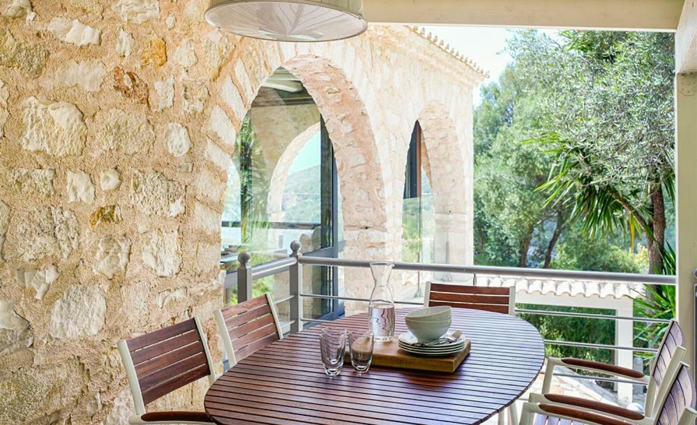 Villa Ioli- Beachfront Luxury Residence イグメニツァ エクステリア 写真