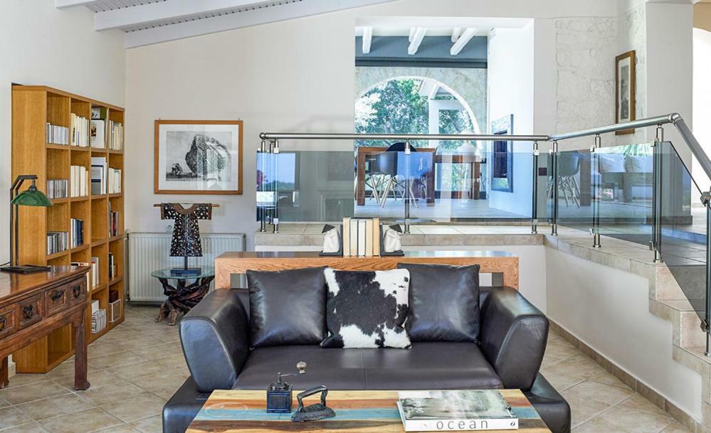 Villa Ioli- Beachfront Luxury Residence イグメニツァ エクステリア 写真
