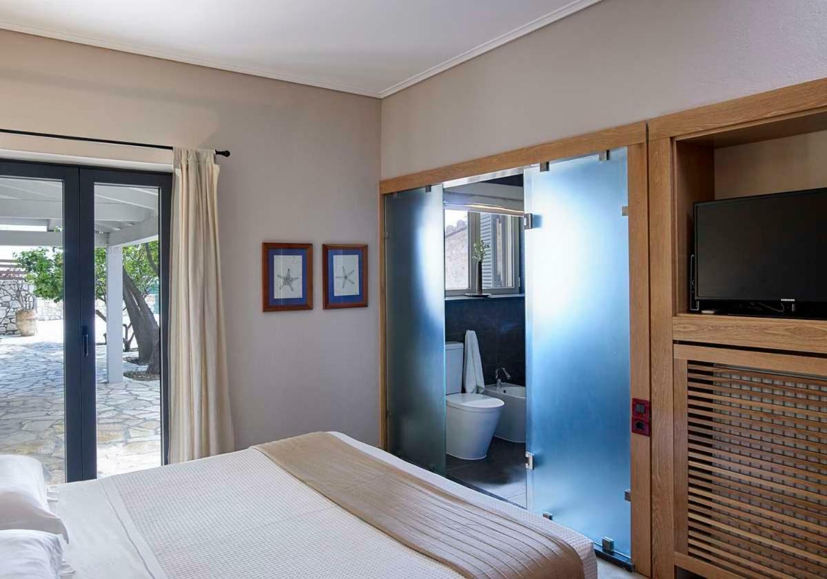 Villa Ioli- Beachfront Luxury Residence イグメニツァ エクステリア 写真