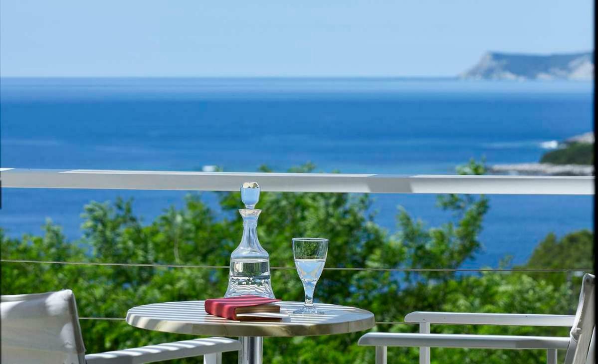 Villa Ioli- Beachfront Luxury Residence イグメニツァ エクステリア 写真