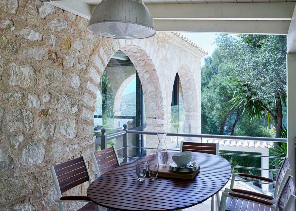 Villa Ioli- Beachfront Luxury Residence イグメニツァ エクステリア 写真
