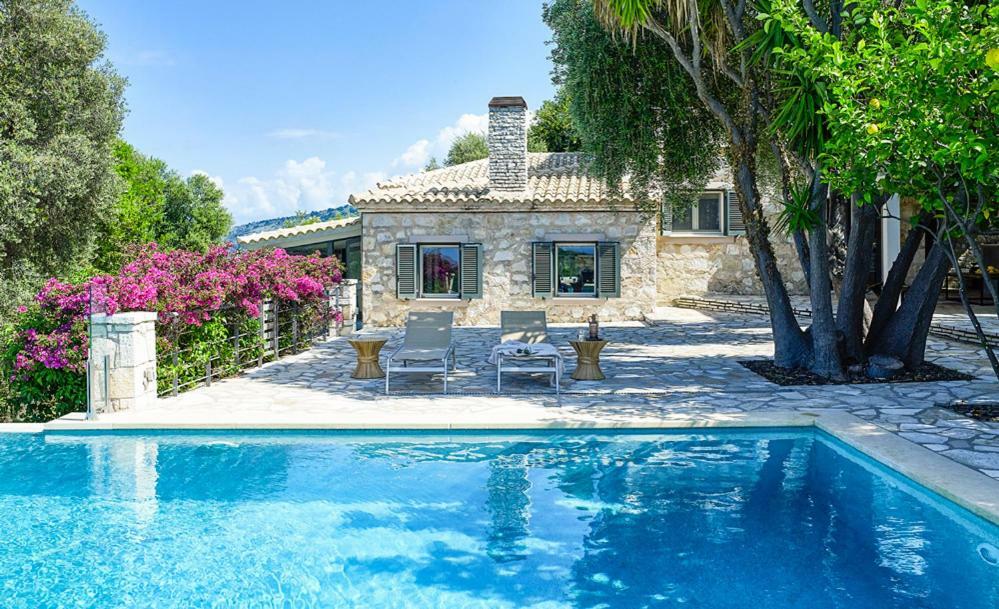 Villa Ioli- Beachfront Luxury Residence イグメニツァ エクステリア 写真