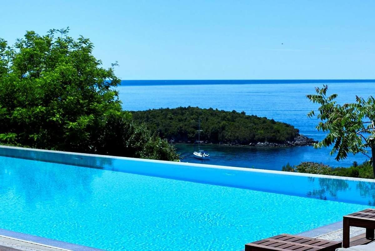 Villa Ioli- Beachfront Luxury Residence イグメニツァ エクステリア 写真