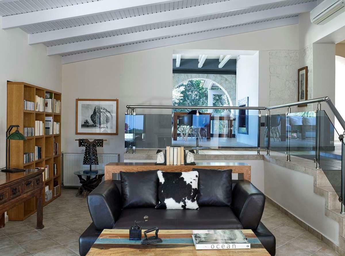 Villa Ioli- Beachfront Luxury Residence イグメニツァ エクステリア 写真