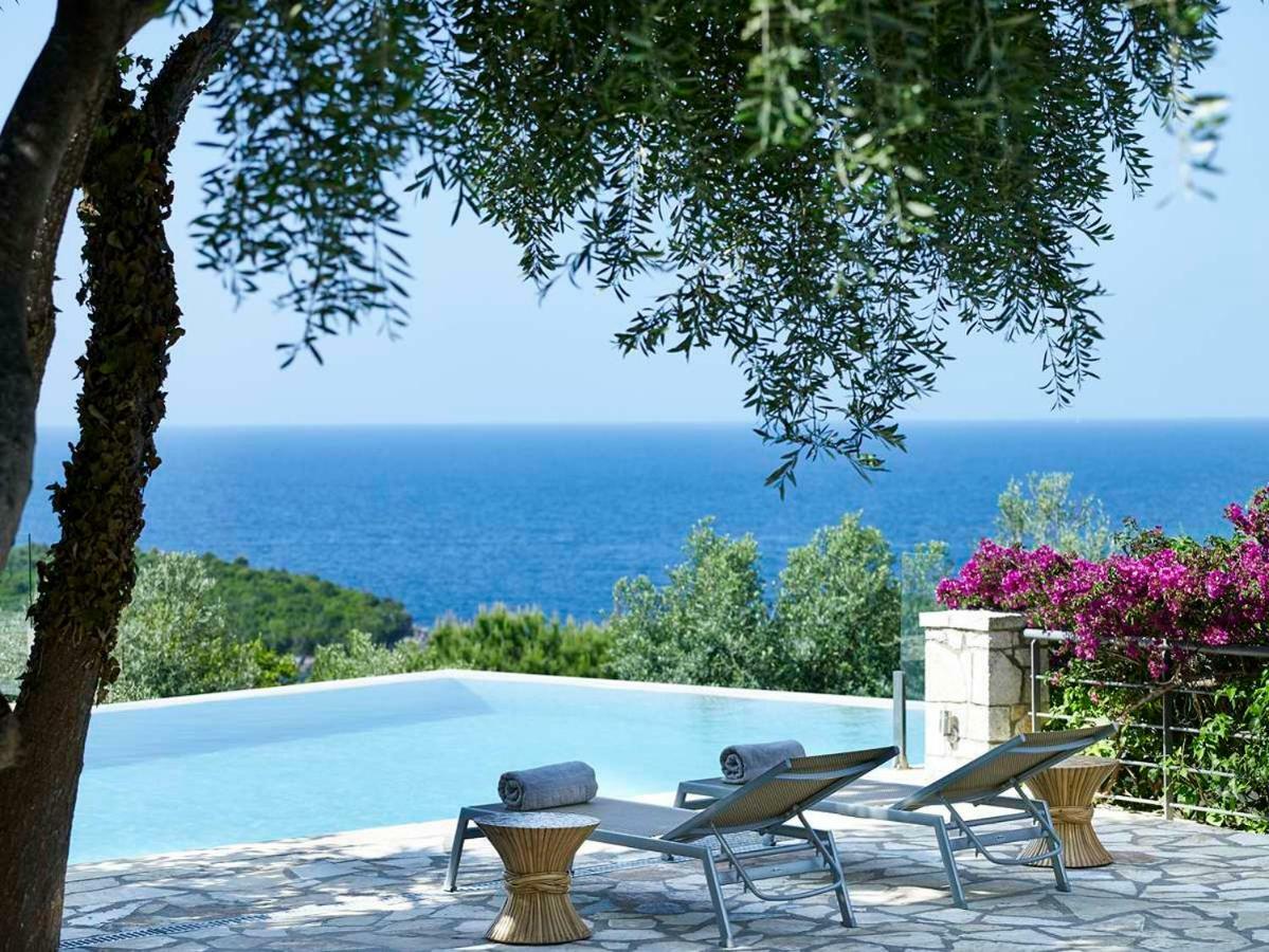 Villa Ioli- Beachfront Luxury Residence イグメニツァ エクステリア 写真