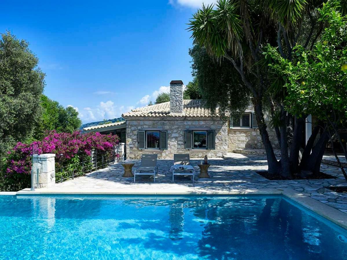 Villa Ioli- Beachfront Luxury Residence イグメニツァ エクステリア 写真