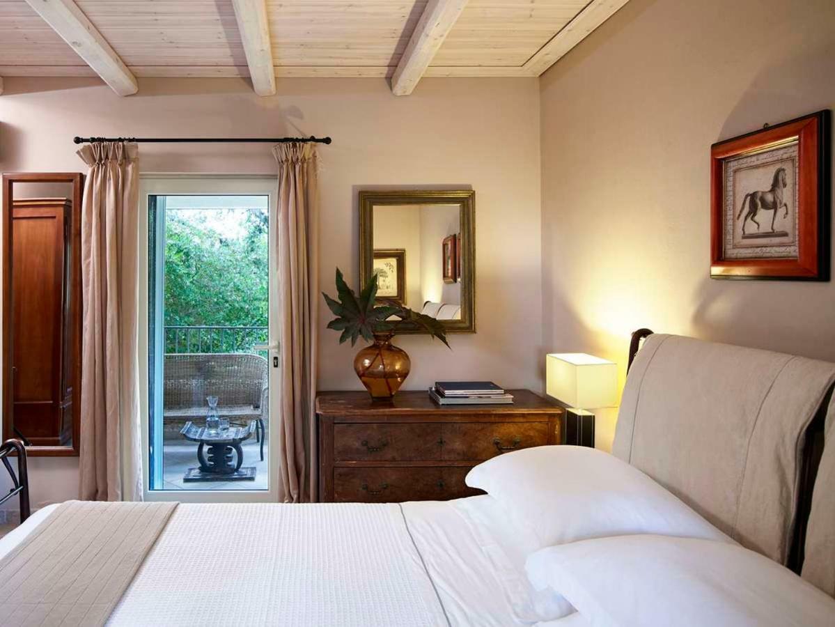 Villa Ioli- Beachfront Luxury Residence イグメニツァ エクステリア 写真