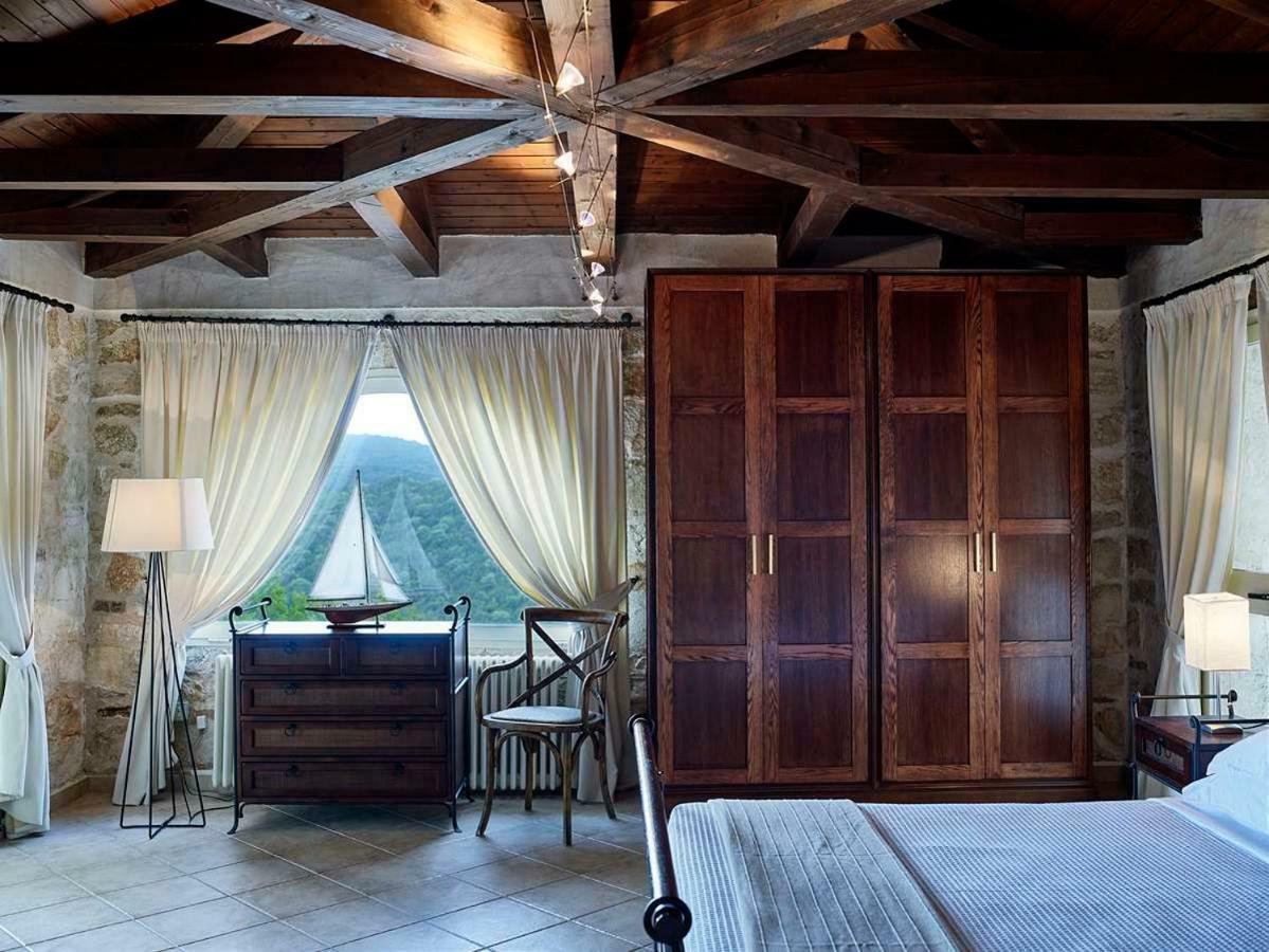 Villa Ioli- Beachfront Luxury Residence イグメニツァ エクステリア 写真