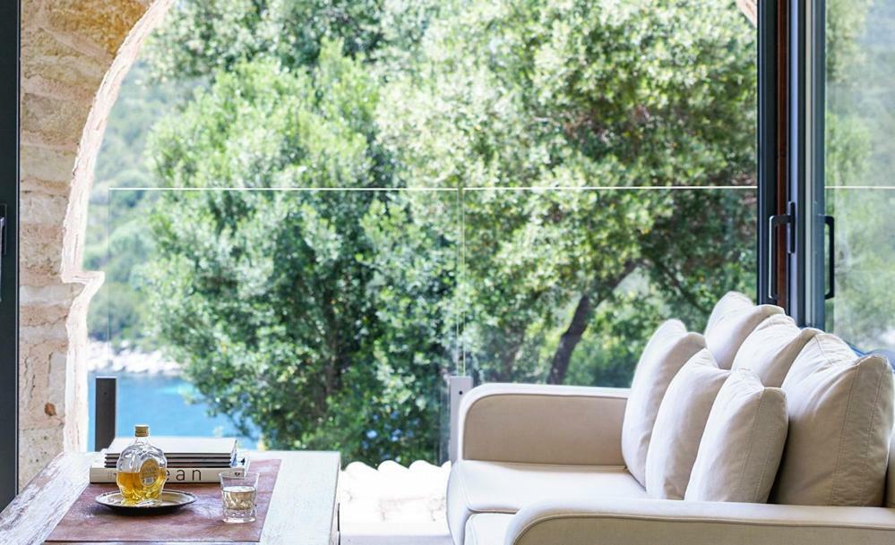 Villa Ioli- Beachfront Luxury Residence イグメニツァ エクステリア 写真